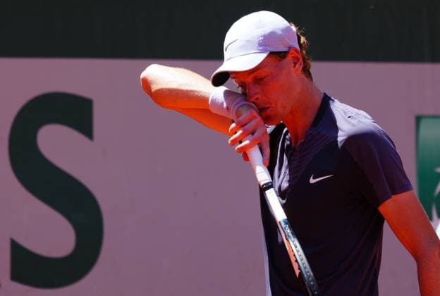 Mandatory Credit: Photo by Javier Garcia Shutterstock (13940053df) Jannik Sinner French Open Tennis, Day 5, Roland Garros, Paris, France - 01 June 2023 French Open Tennis, Day 5, Roland Garros, Paris, France - 01 June 2023  Copyright: xJavierxGarcia Shutterstockx 13940053df