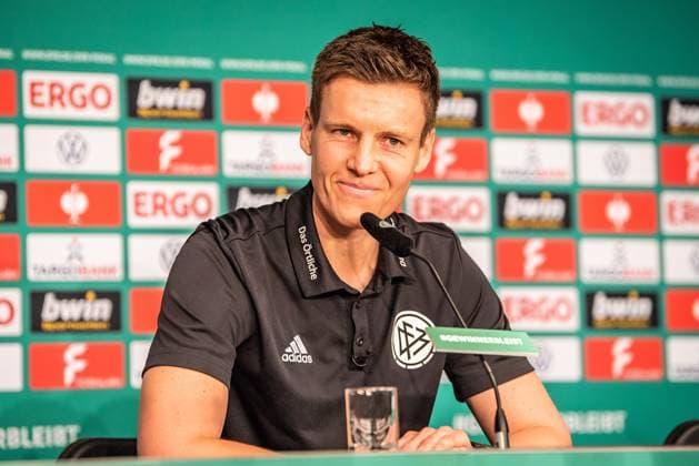 Sport Themen der Woche KW22 Sport Bilder des Tages Pressekonferenz DFB Pokalfinale, RB Leipzig vs Eintracht Frankfurt. Berlin, 02.06.2023 Finalschiedsrichter Daniel Siebert Pressekonferenz DFB Pokalfinale, RB Leipzig vs Eintracht Frankfurt. Olympiastadion, Berlin, 02.06.2023 DFL REGULATIONS PROHIBIT ANY USE OF PHOTOGRAPHS AS IMAGE SEQUENCES AND OR QUASI-VIDEO. *** Press Conference DFB Cup Final, RB Leipzig vs Eintracht Frankfurt Berlin, 02 06 2023 Final Referee Daniel Siebert Press Conference DFB Cup Final, RB Leipzig vs Eintracht Frankfurt Olympiastadion, Berlin, 02 06 2023 DFL REGULATIONS PROHIBIT ANY USE OF PHOTOGRAPHS AS IMAGE SEQUENCES AND OR QUASI VIDEO Copyright: xBEAUTIFULxSPORTS LucianoxLimax