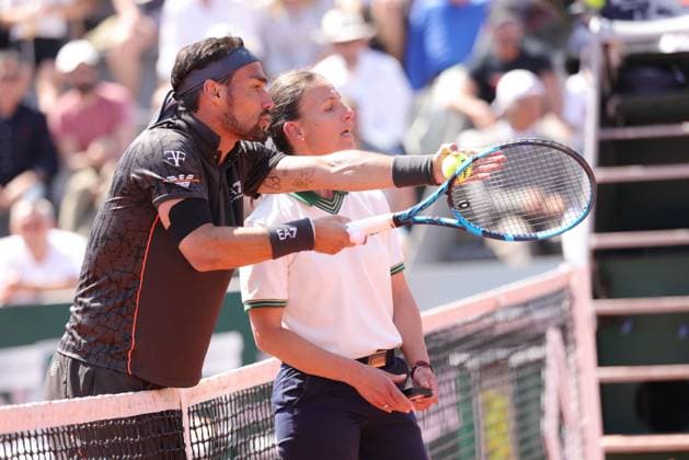 Fabio Fognini, ITA, discussing with umpire during third round of 2023 French Open at Roland Garros, Paris, 02 06 2023