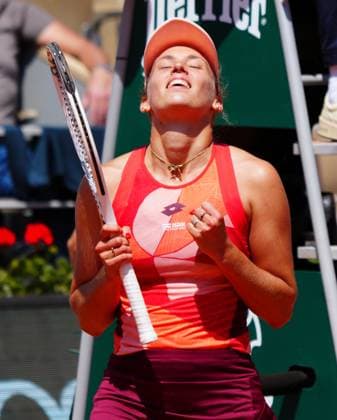 Mandatory Credit: Photo by Javier Garcia Shutterstock (13944030e) Elise Mertens celebrates her win over Jessica Pegula French Open Tennis, Day 7, Roland Garros, Paris, France - 03 June 2023 French Open Tennis, Day 7, Roland Garros, Paris, France - 03 June 2023  Copyright: xJavierxGarcia Shutterstockx 13944030e