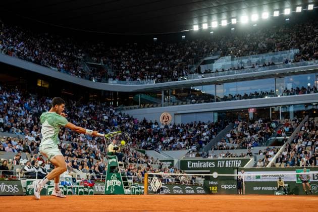 230602 Carlos Alcaraz of Spain competes in men?s third round singles tennis match during Roland Garros on June 2, 2023 in Paris Photo Vegard Grott BILDBYRAN kod VG VG0445 bbeng tennis french open franska öppna atp roland garros grand slam spania  Copyright: VEGARDxGRoTT BB230602VG015