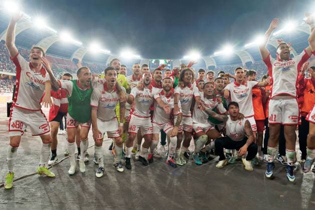 SSC Bari celebrates the victory during Play Off - Semifinals - SSC Bari vs FC Sudtirol, Italian soccer Serie B match in Bari, Italy, June 02 2023  Copyright: xEmmanuelexMastrodonato LiveMediax xLivexMediax 0 IPA_IPA38392055