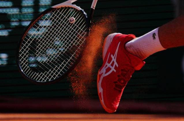 Mandatory Credit: Photo by Javier Garcia Shutterstock (13940066fh) Novak Djokovic bats clay off his Asics tennis shoes French Open Tennis, Day 6, Roland Garros, Paris, France - 02 June 2023 French Open Tennis, Day 6, Roland Garros, Paris, France - 02 June 2023  Copyright: xJavierxGarcia Shutterstockx 13940066fh