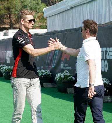 Formula 1 AWS Grand Prix of Spain 2023 03 06 2023, Circuit de Catalunya, Barcelona, Formula 1 AWS Grand Prix of Spain 2023 , in picture Nico Hülkenberg DEU , Moneygram Haas F1 Team with race driver Allan McNish nordphotoxGmbHx xBratic nph00250