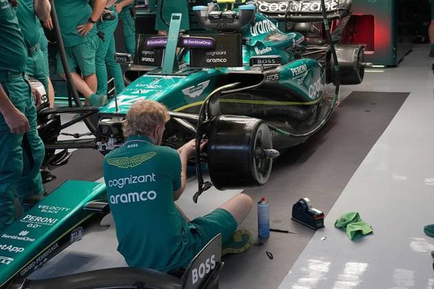 Formula 1 AWS Spanish Grand Prix 2023 03 06 2023, Circuit de Catalunya, Barcelona, Formula 1 AWS Spanish Grand Prix 2023 , in picture A mechanic works on Fernando Alonsos ESP car , Aston Martin Aramco Cognizant Formula One Team nordphotoxGmbHx xBratic nph00250