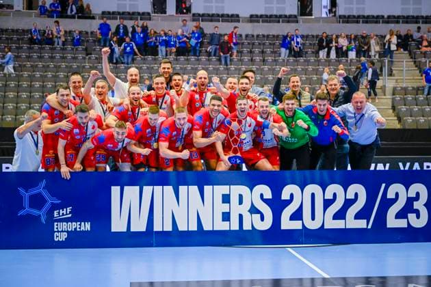 Sport Themen der Woche KW22 Sport Bilder des Tages EHF europacup finale handball herrer; Naerbo - Vojvodina Stavanger, Norway 20230603. Vojvodinas spillere jubler etter seieren i Europacup finalen i handball for herrer mellom Naerbo og Vojvodina i DNB Arena i Stavanger. Foto: Carina Johansen NTB Stavanger Norway EDITORIAL USE ONLY. RESTRICTED USE FOR BETTING COMPANIES Ref:_SPOKNfa8bErpQE.jpg  Copyright: xCarinaxJohansenx xNTBx