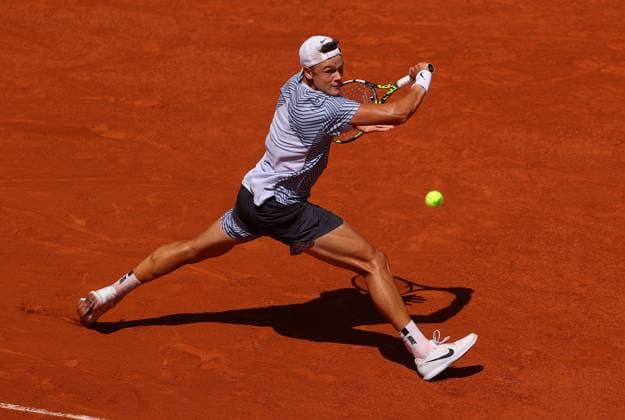 Mandatory Credit: Photo by Ella Ling Shutterstock (13944033m) Holger Rune of Denmark in action French Open Tennis, Day 7, Roland Garros, Paris, France - 03 June 2023 French Open Tennis, Day 7, Roland Garros, Paris, France - 03 June 2023  Copyright: xEllaxLing Shutterstockx 13944033m