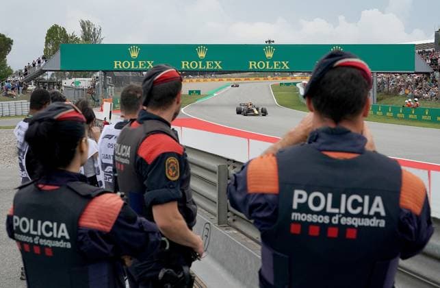 Formula 1 AWS Grand Prix of Spain 2023 03 06 2023, Circuit de Catalunya, Barcelona, Formula 1 AWS Grand Prix of Spain 2023 , in picture Spanish policemen are watching Max Verstappen NLD , Oracle Red Bull Racing nordphotoxGmbHx xBratic nph00250