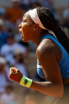 230603 Coco Gauff of USA celebrates winning women?s third round singles tennis match during Roland Garros on June 3, 2023 in Paris Photo Vegard Grott BILDBYRAN kod VG VG0446 bbeng tennis french open franska öppna atp roland garros grand slam dam jubel  Copyright: VEGARDxGRoTT BB230603VG074