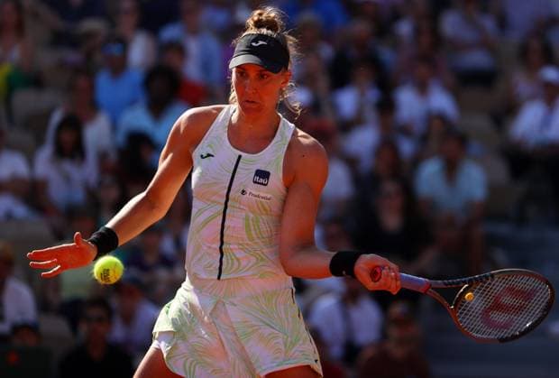 Mandatory Credit: Photo by Ella Ling Shutterstock (13944033bt) Beatriz Haddad Maia of Brazil in action French Open Tennis, Day 7, Roland Garros, Paris, France - 03 June 2023 French Open Tennis, Day 7, Roland Garros, Paris, France - 03 June 2023  Copyright: xEllaxLing Shutterstockx 13944033bt