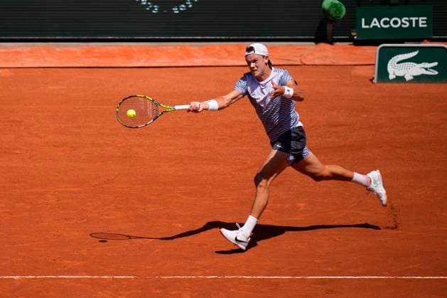 PARIS, FRANCE - JUNE 3: Holger Rune plays a forehand during the 3nd round of Roland Garros 2023 match at Roland Garros Stadium on June 3, 2023 in Paris, France. (Photo by Glenn Gervot Icon Sportswire) TENNIS: JUN 03 French Open EDITORIAL USE ONLY Icon2306034550
