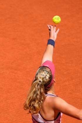 PARIS, FRANCE - JUNE 3: Mirra Andreeva serves during the 3nd round of Roland Garros 2023 match at Roland Garros Stadium on June 3, 2023 in Paris, France. (Photo by Glenn Gervot Icon Sportswire) TENNIS: JUN 03 French Open EDITORIAL USE ONLY Icon2306034581