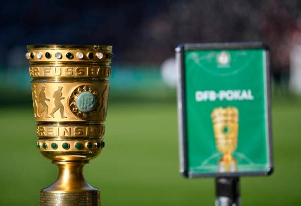 DFB Pokal Trophaee on pedestal with sign 80 DFB Pokalfinale RB Leipzig RBL vs SGE Eintracht Frankfurt Olympiastadion Berlin 03 06 2023 DFL REGULATIONS PROHIBIT ANY USE OF PHOTOGRAPHS AS IMAGE SEQUENCES AND OR QUASI VIDEO 80 DFB Pokalfinale RB Leipzig RBL vs SGE Eintracht Frankfurt