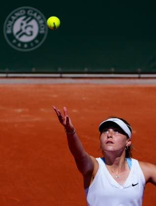 Mandatory Credit: Photo by Javier Garcia Shutterstock (13944034h) Ella McDonald in Girls singles action French Open Tennis, Day 8, Roland Garros, Paris, France - 04 June 2023 French Open Tennis, Day 8, Roland Garros, Paris, France - 04 June 2023  Copyright: xJavierxGarcia Shutterstockx 13944034h