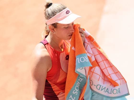 Belgian Elise Mertens wipes her face during a tennis match between Belgian Mertens (WTA28) and Russian Pavlyuchenkova, in the fourth round of the women s singles at the Roland Garros French Open tennis tournament in Paris, France, Sunday 04 June 2023. BENOITxDOPPAGNE  x68391014x