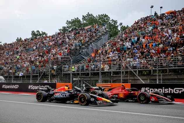 BARCELONA - Max Verstappen (Red Bull Racing) and Carlos Sainz (Ferrari) at the start of the Spanish Grand Prix. ANP SEM VAN DER WAL F1 Grand Prix of Spain 2023 xVIxANPxSportx xxANPxIVx 470878029 originalFilename: 470878029.jpg