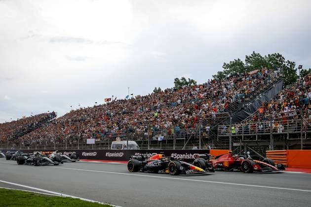 BARCELONA - Max Verstappen (Red Bull Racing) and Carlos Sainz (Ferrari) at the start of the Spanish Grand Prix. ANP SEM VAN DER WAL F1 Grand Prix of Spain 2023 xVIxANPxSportx xxANPxIVx 470878037 originalFilename: 470878037.jpg