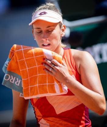 Belgian Elise Mertens reacts during a tennis match between Belgian Mertens (WTA28) and Russian Pavlyuchenkova, in the fourth round of the women s singles at the Roland Garros French Open tennis tournament in Paris, France, Sunday 04 June 2023. BENOITxDOPPAGNE  x68395162x
