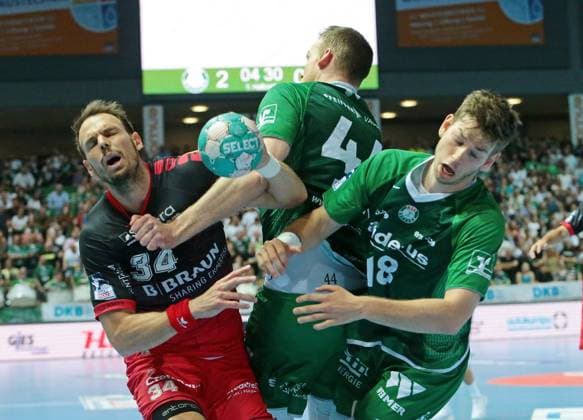 Sport Themen der Woche KW22 Sport Bilder des Tages 04.06.2023, xovx, Handball Liqui Moly Handball Bundesliga, HSG Wetzlar - MT Melsungen v.l. Kai Häfner (MT Melsungen), Lenny Rubin (HSG Wetzlar), Lukas Becher (HSG Wetzlar) Wetzlar Buderus Arena Hessen Deutschland (DE) *** 04 06 2023, xovx, handball Liqui Moly Handball Bundesliga, HSG Wetzlar MT Melsungen v l Kai Häfner MT Melsungen , Lenny Rubin HSG Wetzlar , Lukas Becher HSG Wetzlar Buderus Arena Hesse Germany EN