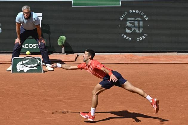 Sport Bilder des Tages Tennis : Roland Garros 2023 - France - Novak Djokovic - Serbie Tennis : Roland Garros 2023 - France - 04 06 23 ChrysleneCaillaud Panoramic 