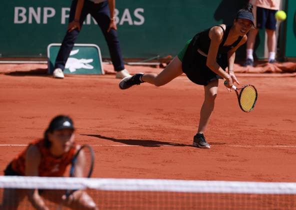 (230604) -- PARIS, June 4, 2023 -- Wang Xinyu of China Hsieh Su-Wei (R) of Chinese Taipei compete during the women s doubles second round match against Zhang Shuai of China Kristina Mladenovic of France at the French Open tennis tournament at Roland Garros in Paris, France, June 4, 2023. ) (SP)FRANCE-PARIS-TENNIS-ROLAND GARROS-FRENCH OPEN-WOMEN S DOUBLES GaoxJing 