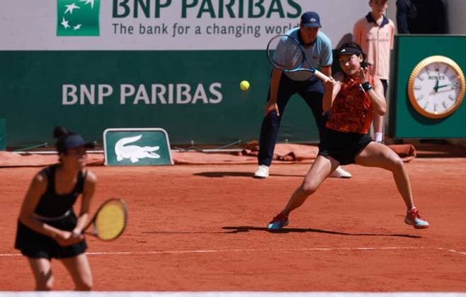 (230604) -- PARIS, June 4, 2023 -- Wang Xinyu (R) of China Hsieh Su-Wei of Chinese Taipei compete during the women s doubles second round match against Zhang Shuai of China Kristina Mladenovic of France at the French Open tennis tournament at Roland Garros in Paris, France, June 4, 2023. ) (SP)FRANCE-PARIS-TENNIS-ROLAND GARROS-FRENCH OPEN-WOMEN S DOUBLES GaoxJing 
