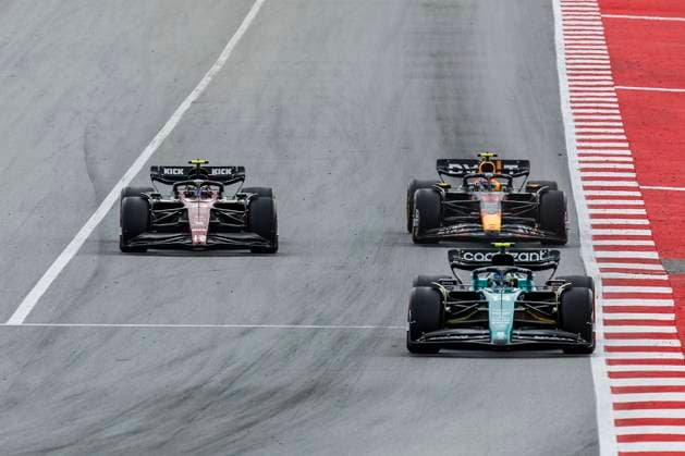 14 ALONSO Fernando (spa), Aston Martin F1 Team AMR23, action 24 ZHOU Guanyu (chi), Alfa Romeo F1 Team Stake C43, action 11 PEREZ Sergio (mex), Red Bull Racing RB19, action during the Formula 1 AWS Gran Premio de Espana 2023, 7th round of the 2023 Formula One World Championship, WM, Weltmeisterschaft from June 2 to 4, 2023 on the Circuit de Barcelona-Catalunya, in Montmelo, Spain - F1 - SPANISH GRAND PRIX 2023 - RACE DPPI Panoramic 03323010__R3_1198