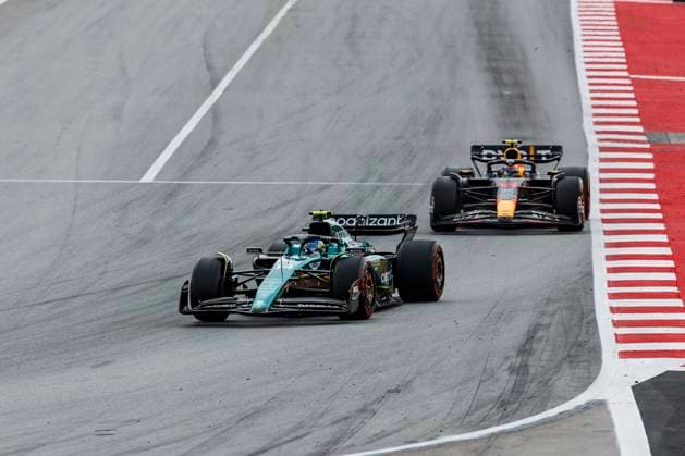 14 ALONSO Fernando (spa), Aston Martin F1 Team AMR23, action 11 PEREZ Sergio (mex), Red Bull Racing RB19, action during the Formula 1 AWS Gran Premio de Espana 2023, 7th round of the 2023 Formula One World Championship, WM, Weltmeisterschaft from June 2 to 4, 2023 on the Circuit de Barcelona-Catalunya, in Montmelo, Spain - F1 - SPANISH GRAND PRIX 2023 - RACE DPPI Panoramic 03323010__R3_1213