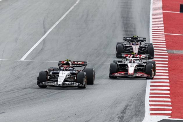 22 TSUNODA Yuki (jap), Scuderia AlphaTauri AT04, action 27 HULKENBERG Nico (ger), Haas F1 Team VF-23 Ferrari, action during the Formula 1 AWS Gran Premio de Espana 2023, 7th round of the 2023 Formula One World Championship, WM, Weltmeisterschaft from June 2 to 4, 2023 on the Circuit de Barcelona-Catalunya, in Montmelo, Spain - F1 - SPANISH GRAND PRIX 2023 - RACE DPPI Panoramic 03323010__R3_1284