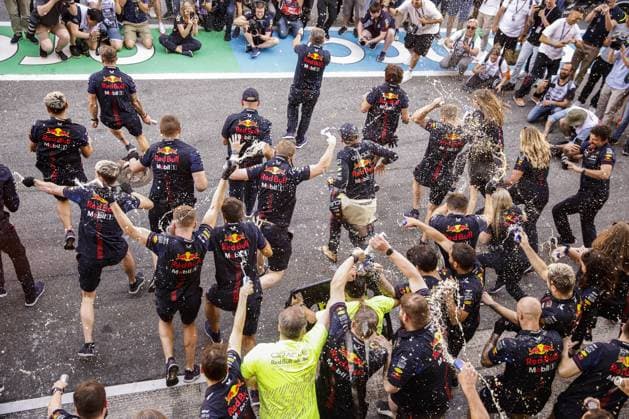 Red Bull Racing celebrations VERSTAPPEN Max (ned), Red Bull Racing RB19, portrait HORNER Christian (gbr), Team Principal of Red Bull Racing, portrait NEWEY Adrian (gbr), Chief Technical Officer of Red Bull Racing, portrait during the Formula 1 AWS Gran Premio de Espana 2023, 7th round of the 2023 Formula One World Championship, WM, Weltmeisterschaft from June 2 to 4, 2023 on the Circuit de Barcelona-Catalunya, in Montmelo, Spain - F1 - SPANISH GRAND PRIX 2023 - RACE DPPI Panoramic _R3_9461