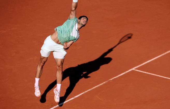 Top-seeded Carlos Alcatraz of Spain plays against Lorenzo Musetti of Italy at the Roland Garros French Tennis Open in Paris, France, on Sunday, June 4, 2023. Alcatraz won 6-3, 6-2, 6-2 and qualified for the quarter finals.  PAR20230604104 MAYAxVIDON-WHITE