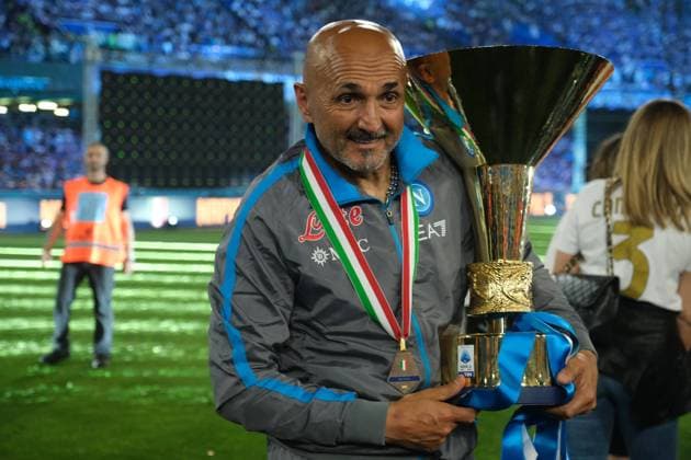 Sport Bilder des Tages Foto Alessandro Garofalo LaPresse 04 giugno 2023 Napoli, Italia calcio Napoli vs Sampdoria - Campionato di calcio Serie A TIM 2022 2023 - stadio Diego Armando Maradona Nella foto: il Napoli festeggia la vittoria dello Scudetto, Luciano Spalletti coach (SSC Napoli) May 04 , 2023 Naples, Italy sport soccer Napoli vs Sampdoria - Italian Football Championship League A TIM 2022 2023 - Diego Armando Maradona stadium. In the pic: Naples celebrates winning the Serie A League, Luciano Spalletti coach (SSC Napoli)  Copyright: xAlessandroxGarofalo LaPressex