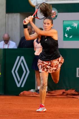 PARIS, FRANCE - JUNE 4: Daria Kasatkina plays a backhand during 4th round of Roland Garros 2023 match between Elina Svitolina vs Daria Kasatkina at Roland Garros Stadium on June 4, 2023 in Paris, France. (Photo by Glenn Gervot Icon Sportswire) TENNIS: JUN 04 French Open EDITORIAL USE ONLY Icon2306046733