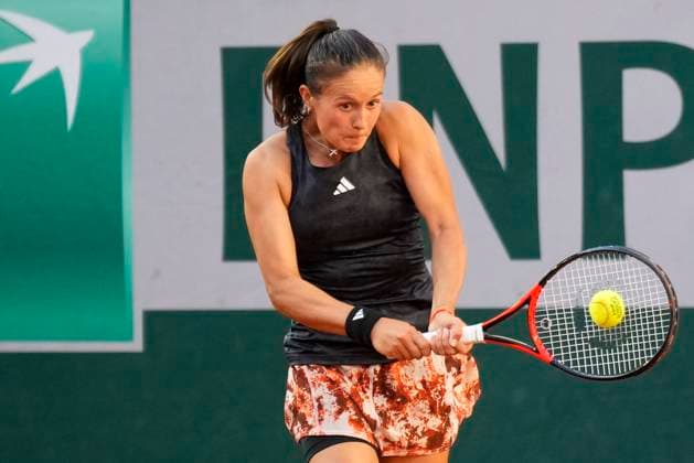 PARIS, FRANCE - JUNE 4: Daria Kasatkina plays a backhand during 4th round of Roland Garros 2023 match between Elina Svitolina vs Daria Kasatkina at Roland Garros Stadium on June 4, 2023 in Paris, France. (Photo by Glenn Gervot Icon Sportswire) TENNIS: JUN 04 French Open EDITORIAL USE ONLY Icon2306046741