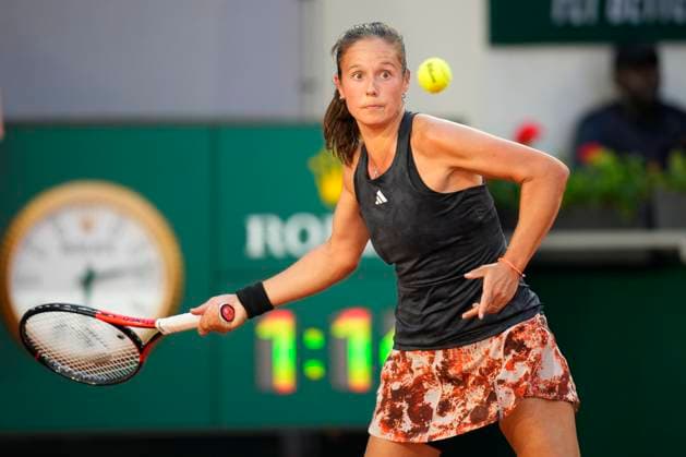 PARIS, FRANCE - JUNE 4: Daria Kasatkina plays a forehand during 4th round of Roland Garros 2023 match between Elina Svitolina vs Daria Kasatkina at Roland Garros Stadium on June 4, 2023 in Paris, France. (Photo by Glenn Gervot Icon Sportswire) TENNIS: JUN 04 French Open EDITORIAL USE ONLY Icon2306046767
