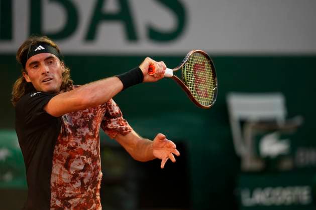 PARIS, FRANCE - JUNE 4: Stefanos Tsitsipas plays a forehand during 4th round of Roland Garros 2023 match between Sebastian Ofner vs Stefanos Tsitsipas at Roland Garros Stadium on June 4, 2023 in Paris, France. (Photo by Glenn Gervot Icon Sportswire) TENNIS: JUN 04 French Open EDITORIAL USE ONLY Icon2306046787