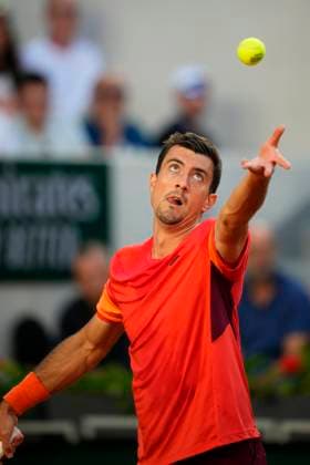 PARIS, FRANCE - JUNE 4: Sebastian Ofner serves during 4th round of Roland Garros 2023 match between Stefanos Tsitsipas vs Sebastian Ofner at Roland Garros Stadium on June 4, 2023 in Paris, France. (Photo by Glenn Gervot Icon Sportswire) TENNIS: JUN 04 French Open EDITORIAL USE ONLY Icon2306046795