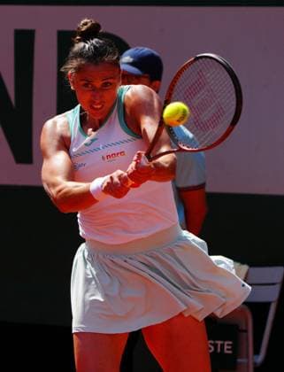 Mandatory Credit: Photo by Javier Garcia Shutterstock (13944044u) Sara Sorribes Tormo French Open Tennis, Day 9, Roland Garros, Paris, France - 05 June 2023 French Open Tennis, Day 9, Roland Garros, Paris, France - 05 June 2023  Copyright: xJavierxGarcia Shutterstockx 13944044u