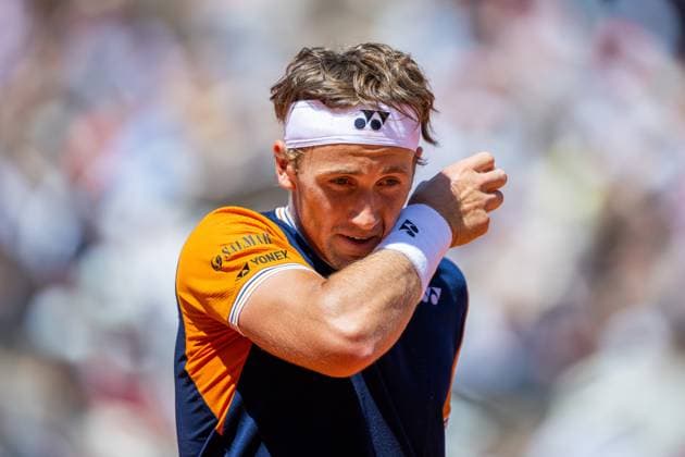 230605 Casper Ruud of Norway competes in men?s fourth round singles tennis match during Roland Garros on June 5, 2023 in Paris Photo Vegard Grott BILDBYRAN kod VG VG0448 bbeng tennis french open franska öppna atp roland garros grand slam norge norway  Copyright: VEGARDxGRoTT BB230605VG018