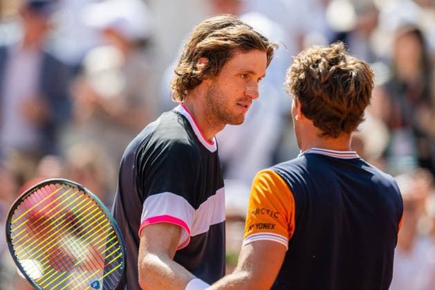 230605 Nicolas Jarry of Chile and Casper Ruud of Norway after men?s fourth round singles tennis match during Roland Garros on June 5, 2023 in Paris Photo Vegard Grott BILDBYRAN kod VG VG0448 bbeng tennis french open franska öppna atp roland garros grand slam norge norway  Copyright: VEGARDxGRoTT BB230605VG021
