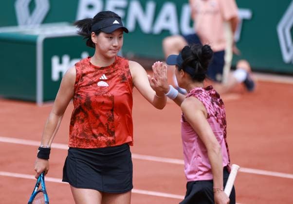 (230605) -- PARIS, June 5, 2023 -- Wang Xinyu (L) Hsieh Su-Wei celebrate during the women s doubles third round match between Wang Xinyu of China Hsieh Su-Wei of Chinese Taipei and Desirae Krawczyk of the United States Demi Schuurs of the Netherlands at the French Open tennis tournament at Roland Garros in Paris, France, June 5, 2023. ) (SP)FRANCE-PARIS-TENNIS-ROLAND GARROS-FRENCH OPEN-WOMEN S DOUBLES GaoxJing 
