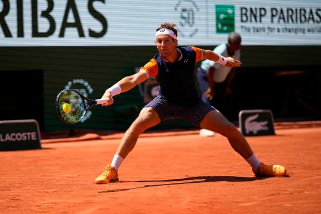 PARIS, FRANCE - JUNE 5: Casper Ruud plays a forehand during 4th round of Roland Garros 2023 match between at Roland Garros Stadium on June 5, 2023 in Paris, France. (Photo by Glenn Gervot Icon Sportswire) TENNIS: JUN 05 French Open EDITORIAL USE ONLY Icon2306056873