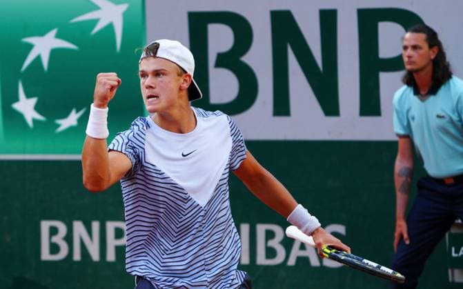 Mandatory Credit: Photo by Javier Garcia Shutterstock (13944044dj) Holger Rune French Open Tennis, Day 9, Roland Garros, Paris, France - 05 June 2023 French Open Tennis, Day 9, Roland Garros, Paris, France - 05 June 2023  Copyright: xJavierxGarcia Shutterstockx 13944044dj