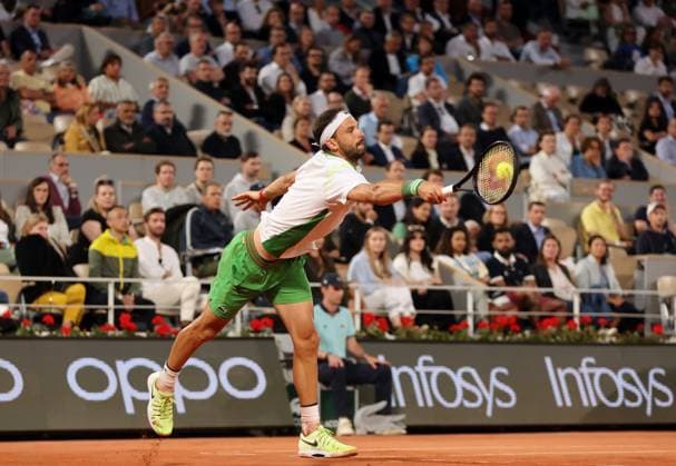 Grigor Dimitrov of Bulgaria plays against Alexander Zverev of Germany at the Roland Garros French Tennis Open in Paris, France, on Monday, June 5, 2023. Zverev won 6-1, 6-4, 6-3 and qualified for the quarter finals.  PAR20230605144 MAYAxVIDON-WHITE