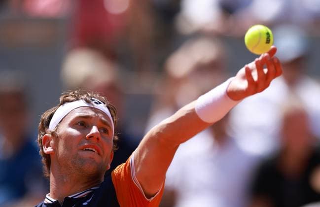 (230606) -- PARIS, June 6, 2023 -- Casper Ruud competes during the men s singles fourth round match between Casper Ruud of Norway and Nicolas Jarry of Chile at the French Open tennis tournament at Roland Garros in Paris, France, on June 5, 2023. ) (SP)FRANCE-PARIS-TENNIS-ROLAND GARROS-FRENCH OPEN-MEN S SINGLES GaoxJing 