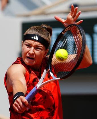 Mandatory Credit: Photo by Javier Garcia Shutterstock (13949267h) Karolina Muchova in quarter final action French Open Tennis, Day 10, Roland Garros, Paris, France - 06 June 2023 French Open Tennis, Day 10, Roland Garros, Paris, France - 06 June 2023  Copyright: xJavierxGarcia Shutterstockx 13949267h