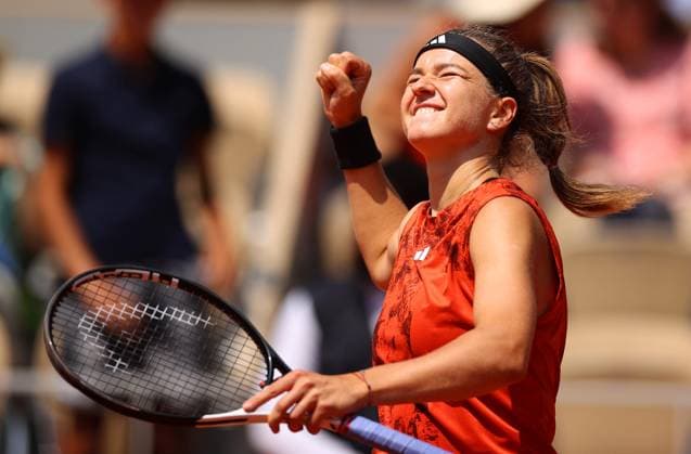 Sport Bilder des Tages Mandatory Credit: Photo by Ella Ling Shutterstock (13949269e) Karolina Muchova of Czech Republic celebrates French Open Tennis, Day 10, Roland Garros, Paris, France - 06 June 2023 French Open Tennis, Day 10, Roland Garros, Paris, France - 06 June 2023  Copyright: xEllaxLing Shutterstockx 13949269e