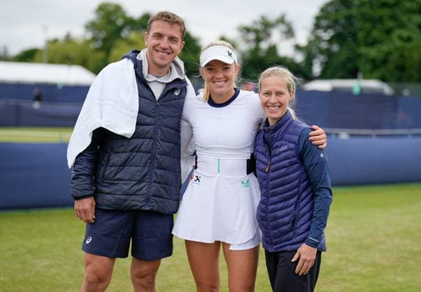 Mandatory Credit: Photo by Dave Shopland Shutterstock (13950133e) Great Britain s Katie Swan pictured with her team Lexus Surbiton Trophy, Tennis, Day 3, Surbiton Racket & Fitness Club, London, UK - 06 June 2023 Lexus Surbiton Trophy, Tennis, Day 3, Surbiton Racket & Fitness Club, London, UK - 06 June 2023 Copyright: xDavexShopland Shutterstockx 13950133e