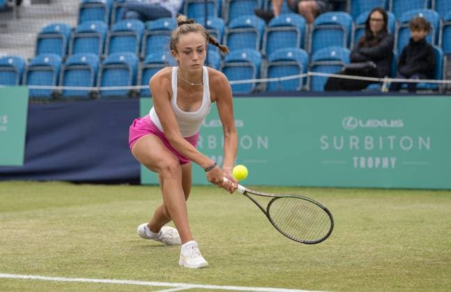 Isabelle Lacy (GBR) playing against Madison Brengle (USA) seeded 3 in the first round of the W100 Surbiton Trophy, at Surbiton Lawn Tennis Club, Surbiton, England on the 6th June 2023. Copyright: xAlanxStanfordx PMI-5581-0102