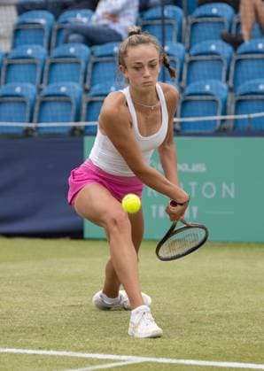Isabelle Lacy (GBR) playing against Madison Brengle (USA) seeded 3 in the first round of the W100 Surbiton Trophy, at Surbiton Lawn Tennis Club, Surbiton, England on the 6th June 2023. Copyright: xAlanxStanfordx PMI-5581-0101